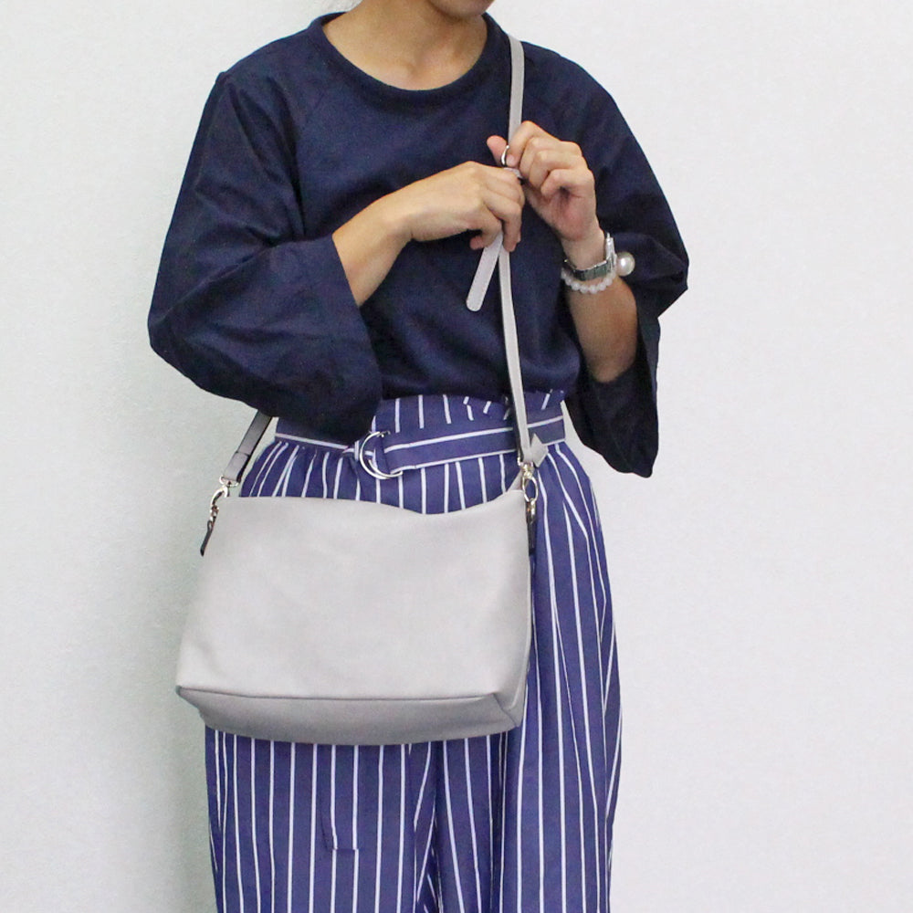 馬蹄金具トートバッグ(M) (インサイド:花柄 )ショルダー紐 ポーチ付き K107